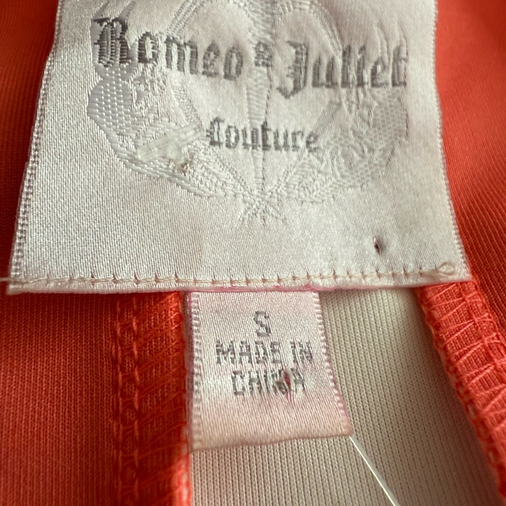 Romeo & Juliet Couture Coral and Beige Mini Dress - Picture 3 of 3